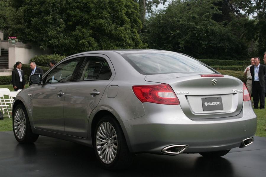  Suzuki Kizashi 2010 года  (фото 5 из 136)